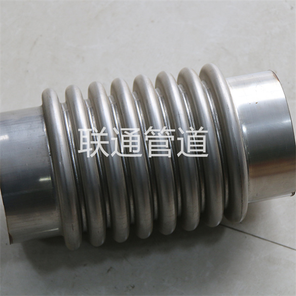 蒸汽管道补偿器多少米设一个