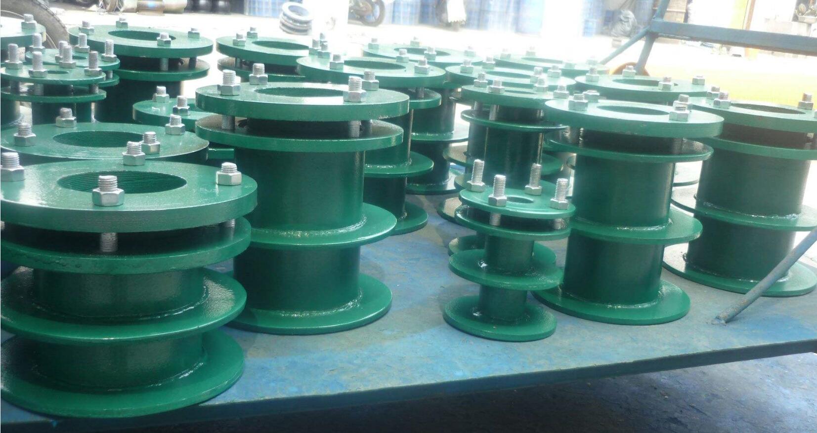 柔性防水套管正好可以解决两种问题