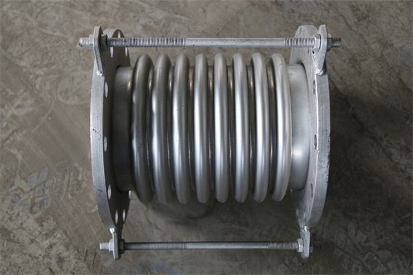 大拉杆波纹补偿器的安装规范